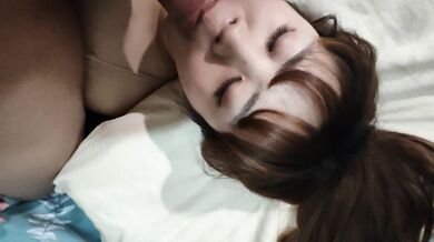 白嫩嫩美女給口又給插