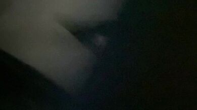 Quay lén bạn cùng phòng đang tắm và suýt bị bắt quả tang