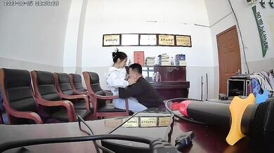 上司と女性秘書がオフィスでセックスして流出させた