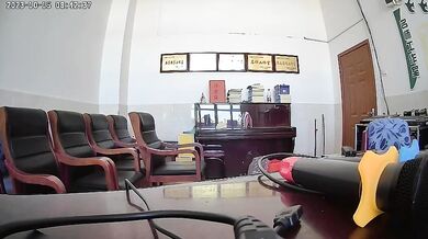 上司と女性秘書がオフィスでセックスして流出させた