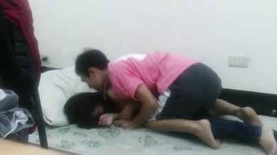 自宅でセックスしながら自撮りする台湾の大学生カップル