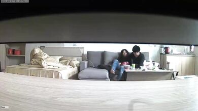 台湾カップルのセックスカメラがひび割れ