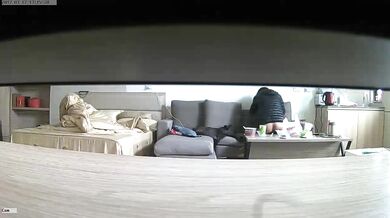 台湾カップルのセックスカメラがひび割れ