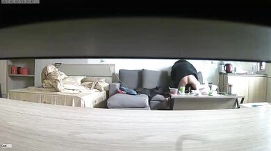 台湾カップルのセックスカメラがひび割れ