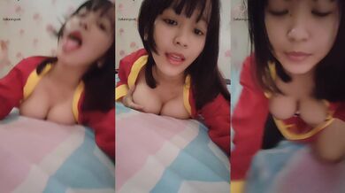 Cô gái dễ thương với bộ ngực lớn