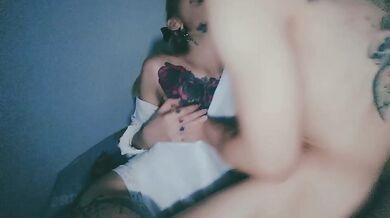 Singapore hình xăm em gái thổi kèn