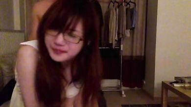 シンガポール人の湯たんぽが彼氏とセックスしながら自撮り