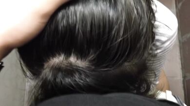 新加坡妹妹在公共厠所吸精