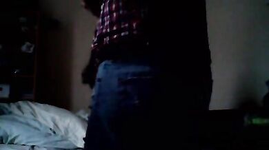 Ngoại tình với em gái bạn gái ngay tại nhà cô ấy