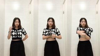 女子高生が脱いで自撮り01