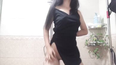 お尻を振って熱く踊る妹