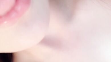 Nữ sinh năm 2 lén quay phim ở nhà trong dịp nghỉ lễ 2