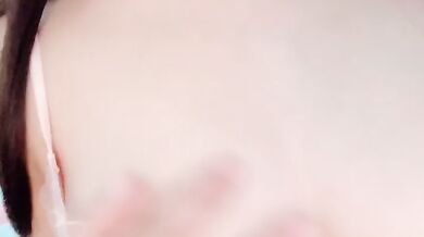 Nữ sinh năm 2 lén quay phim ở nhà trong dịp nghỉ lễ 2