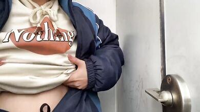 學生妹廁所發騷抓奶