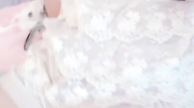 Nữ sinh năm 2 lén chụp 5 bức ảnh ở nhà trong kỳ nghỉ lễ