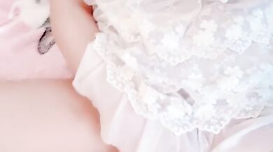 Nữ sinh năm 2 lén chụp 5 bức ảnh ở nhà trong kỳ nghỉ lễ