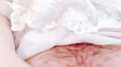 Nữ sinh năm 2 lén chụp 5 bức ảnh ở nhà trong kỳ nghỉ lễ