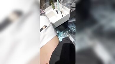 週末に彼氏とデートする女子高生