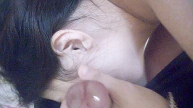 女秘書吃的津津有味