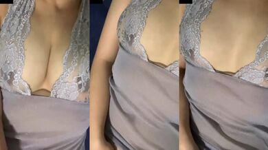 巨乳の学生の自撮りベッドスキル