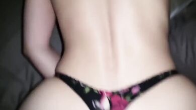 Cô gái Việt Nam gợi cảm