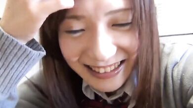 Học sinh trung học chụp ảnh tự sướng