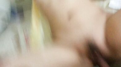 姊弟在家做愛不想露臉,差點被家人發現趕緊停