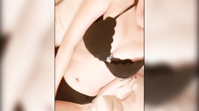 日本妹妹自慰尿在內褲上