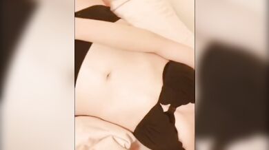 日本妹妹自慰尿在內褲上