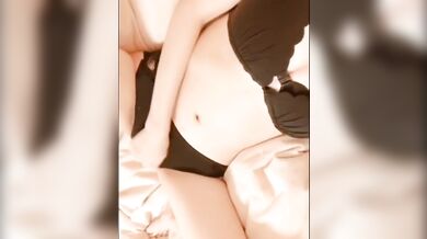 日本妹妹自慰尿在內褲上