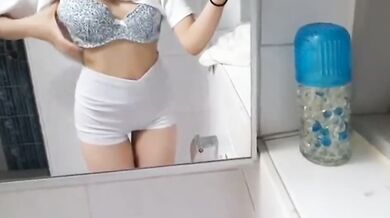 Tìm thấy nó trên điện thoại của chị gái tôi