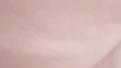 妹子用假陽具磨蹭裡面1