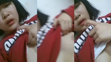 短發妹妹吃手指摳奶頭