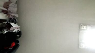 妹妹全裸披圍巾自拍