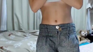 可愛妹妹愛心手勢