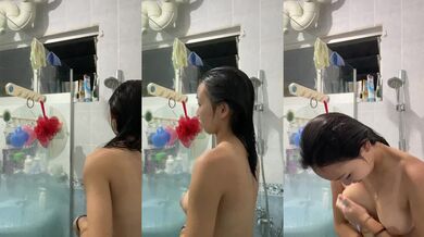 新加坡小妹妹洗澡自拍
