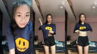 顏同學脫衣服