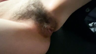 かわいい日本の妹が車の中で犯される