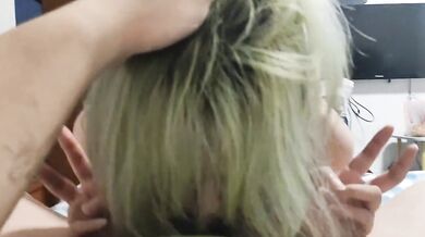 綠發騷妹妹被按頭口交