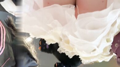 頂級無内CD可愛學生妹逛動漫展沒穿内褲露出粉色鮑魚