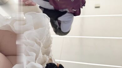 頂級無内CD可愛學生妹逛動漫展沒穿内褲露出粉色鮑魚