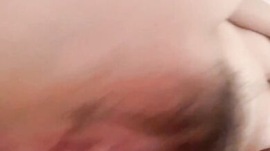 清純短發妹床上全裸自拍