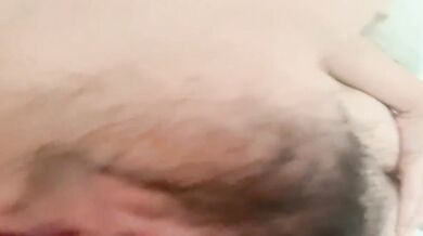 清純短發妹床上全裸自拍