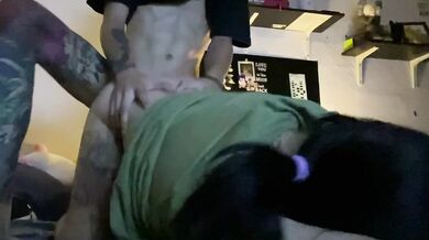 新加坡妹妹自拍被紋身男友後入