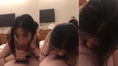 バナナを食べるシンガポールの少女