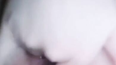 蓬蓬短髮妹自慰出白醬