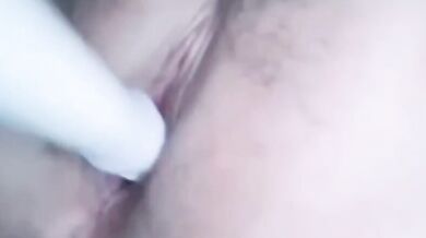 蓬蓬短髮妹自慰出白醬