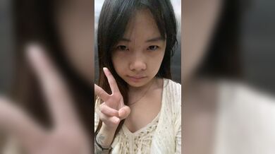 紋身騷妹全裸揉奶摸逼1