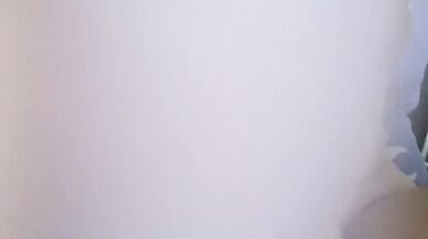 私は服を全部脱いでオナニーを始めました