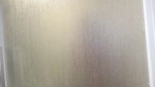 日本妹子洗澡時候被闖入